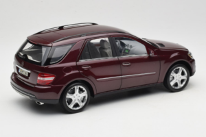 Mercedes ML W164 Red Metallic Minichamps 1:18 150034500 Metall — Bild 3 von 8
