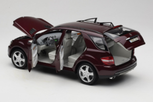 Mercedes ML W164 Red Metallic Minichamps 1:18 150034500 Metall — Bild 5 von 8