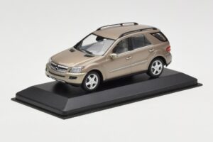 Mercedes ML W164 Kupfer Metallic Minichamps 1:43 ML002 Metall — Bild 2 von 4