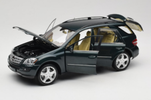 Mercedes ML W164 Green Metallic Minichamps 1:18 150034502 Metall — Bild 2 von 8