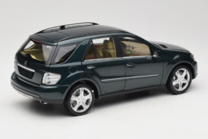 Mercedes ML W164 Green Metallic Minichamps 1:18 150034502 Metall — Bild 3 von 8