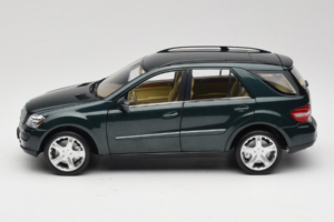 Mercedes ML W164 Green Metallic Minichamps 1:18 150034502 Metall — Bild 4 von 8