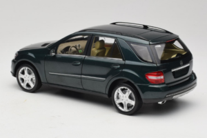 Mercedes ML W164 Green Metallic Minichamps 1:18 150034502 Metall — Bild 7 von 8