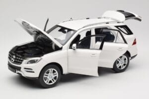 Mercedes ML W166 Weiß Minichamps 1:18 100030101 Metall — Bild 2 von 8