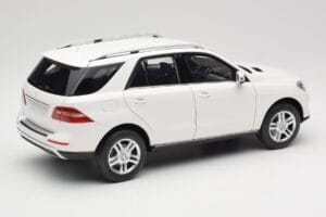 Mercedes ML W166 Weiß Minichamps 1:18 100030101 Metall — Bild 3 von 8