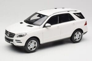 Mercedes ML W166 Weiß Minichamps 1:18 100030101 Metall