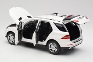 Mercedes ML W166 Weiß Minichamps 1:18 100030101 Metall — Bild 5 von 8