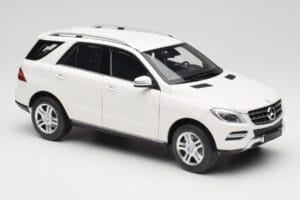 Mercedes ML W166 Weiß Minichamps 1:18 100030101 Metall — Bild 6 von 8