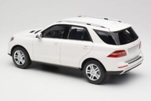 Mercedes ML W166 Weiß Minichamps 1:18 100030101 Metall — Bild 7 von 8