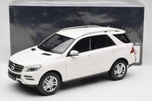 Mercedes ML W166 Weiß Minichamps 1:18 100030101 Metall — Bild 8 von 8