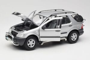 Mercedes ML320 W163 Silber Maisto 1:18 50319 Metall — Bild 2 von 8