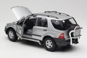 Mercedes ML320 W163 Silber Maisto 1:18 50319 Metall — Bild 5 von 8