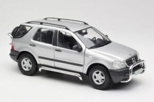 Mercedes ML320 W163 Silber Maisto 1:18 50319 Metall — Bild 6 von 8
