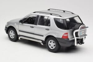 Mercedes ML320 W163 Silber Maisto 1:18 50319 Metall — Bild 7 von 8