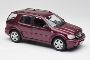 Mercedes ML55 AMG W163 Lila Maisto 1:18 31876 Metall — Bild 6 von 8