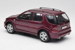 Mercedes ML55 AMG W163 Lila Maisto 1:18 31876 Metall — Bild 7 von 8