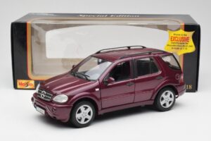 Mercedes ML55 AMG W163 Lila Maisto 1:18 31876 Metall — Bild 8 von 8