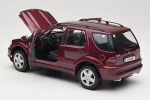Mercedes ML55 AMG W163 Rot Maisto 1:18 50348 Metall — Bild 5 von 8