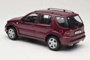 Mercedes ML55 AMG W163 Rot Maisto 1:18 50348 Metall — Bild 7 von 8