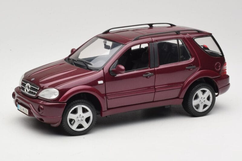 Mercedes ML55 AMG W163 Rot Maisto 1:18 50348 Metall