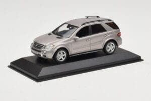 Mercedes ML63 AMG W164 Grau Metallic Minichamps 1:43 400034570 Metall — Bild 2 von 4