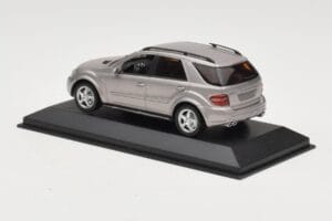 Mercedes ML63 AMG W164 Grau Metallic Minichamps 1:43 400034570 Metall — Bild 3 von 4