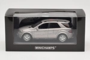 Mercedes ML63 AMG W164 Grau Metallic Minichamps 1:43 400034570 Metall — Bild 4 von 4