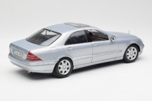 Mercedes S-Class W220 Hellblau Maisto 1:18 56050 Metall — Bild 3 von 8