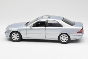 Mercedes S-Class W220 Hellblau Maisto 1:18 56050 Metall — Bild 4 von 8