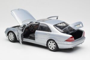 Mercedes S-Class W220 Hellblau Maisto 1:18 56050 Metall — Bild 5 von 8