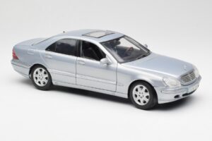 Mercedes S-Class W220 Hellblau Maisto 1:18 56050 Metall — Bild 6 von 8