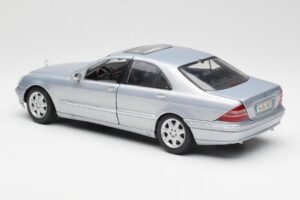 Mercedes S-Class W220 Hellblau Maisto 1:18 56050 Metall — Bild 7 von 8