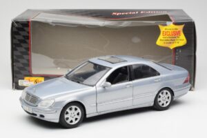 Mercedes S-Class W220 Hellblau Maisto 1:18 56050 Metall — Bild 8 von 8