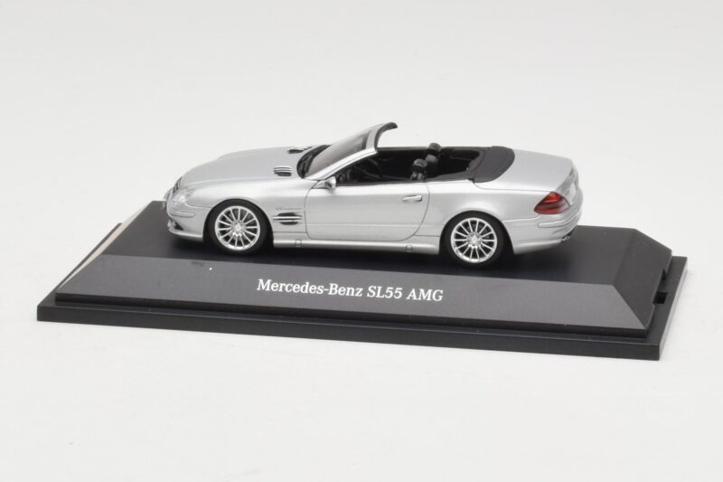 Mercedes SL 55 AMG R230 Silber Minichamps 1:43 Mercedes SL 55 AMG R230 Silber Minichamps 1:43 B66962347 Metall