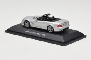 Mercedes SL 63 AMG R230 Silver Metallic Minichamps 1:43 B66960018 Metall — Bild 3 von 4