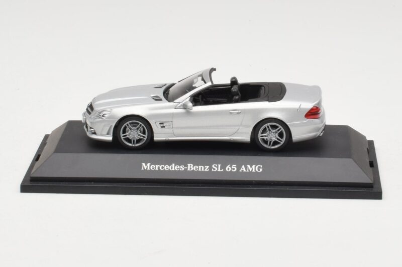 Mercedes SL 65 AMG R230 Silber Minichamps 1:43 Mercedes SL 65 AMG R230 Silber Minichamps 1:43 B66960601 Metall