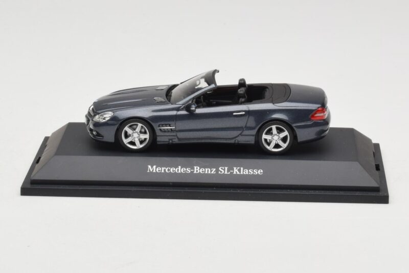 Mercedes SL R230 Tenorit Grey Metallic Minichamps 1:43 Mercedes SL R230 Tenorit Grey Metallic Minichamps 1:43 B66962392 Metall