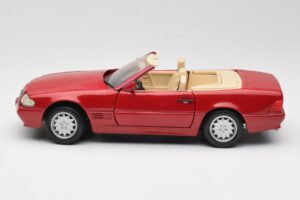 Mercedes SL500 R129 Rot Revell 1:18 08927 Metall — Bild 4 von 8