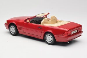 Mercedes SL500 R129 Rot Revell 1:18 08927 Metall — Bild 7 von 8