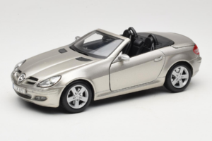 Mercedes SLK R171 Helles Bronze Metallic Maisto 1:18 31674-R1 Metall