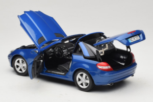 Mercedes SLK R171 Blue Metallic Minichamps 1:18 100033131 Metall — Bild 6 von 11