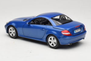 Mercedes SLK R171 Blue Metallic Minichamps 1:18 100033131 Metall — Bild 10 von 11