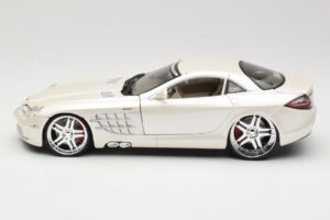 Mercedes SLR McLaren C199 Weiß Maisto 1:18 31068 Metall — Bild 4 von 8