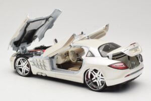 Mercedes SLR McLaren C199 Weiß Maisto 1:18 31068 Metall — Bild 5 von 8