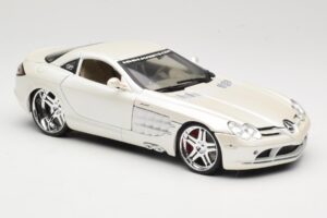 Mercedes SLR McLaren C199 Weiß Maisto 1:18 31068 Metall — Bild 6 von 8