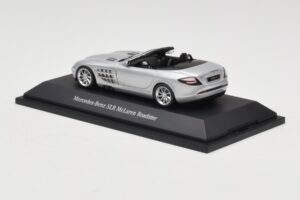 Mercedes SLR McLaren Roadster Crystal Laurit Silver Minichamps 1:43 B66961005 Metall — Bild 3 von 4