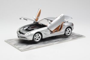 Mercedes SLR Vision Silber Limitierte Auflage Mit Aluminium-Sockel Bburago 1:18 B66962102 Metall — Bild 2 von 8