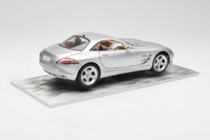 Mercedes SLR Vision Silber Limitierte Auflage Mit Aluminium-Sockel Bburago 1:18 B66962102 Metall — Bild 3 von 8