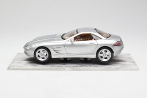Mercedes SLR Vision Silber Limitierte Auflage Mit Aluminium-Sockel Bburago 1:18 B66962102 Metall — Bild 4 von 8