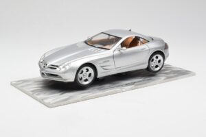 Mercedes SLR Vision Silber Limitierte Auflage Mit Aluminium-Sockel Bburago 1:18 B66962102 Metall